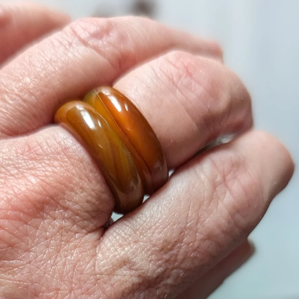 🤎 Set of 2 Banded Agate Warm Caramel Brown Semi-Precious Band Rings ~ 7 1/2 - Picture 3 of 16